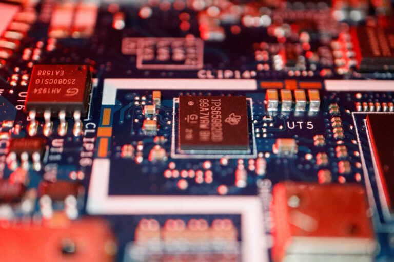 Brasil é uma das novas frentes na guerra dos chips entre EUA e China