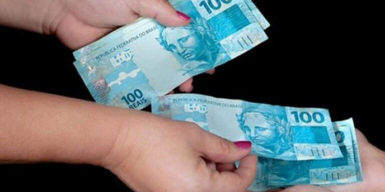 Salário mínimo deve ficar maior e pode superar R$ 1.520 em 2025 com inflação mais alta