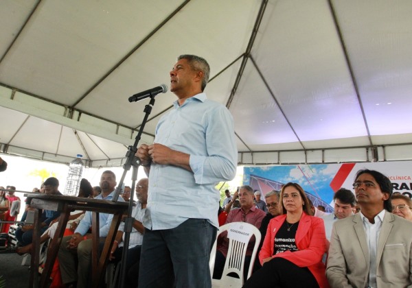 Jerônimo entrega policlínica; equipamento atenderá população de outras cinco cidades