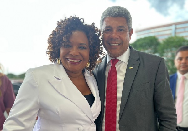 Jerônimo Rodrigues homenageia Margareth Menezes em campanha: ‘Você encanta’