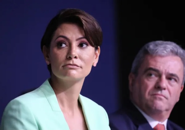 PF vai investigar o caso do envio de joias para Michelle Bolsonaro