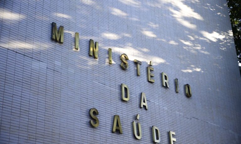 Mais Médicos prevê a contratação de 15 mil profissionais