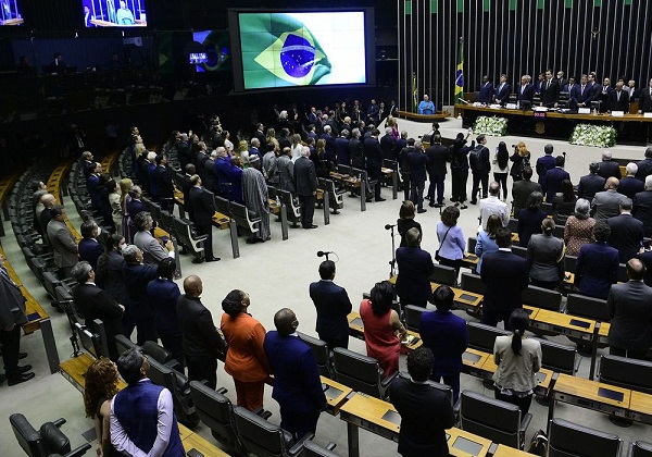 Senado homenageará 700 mil brasileiros mortos pela Covid