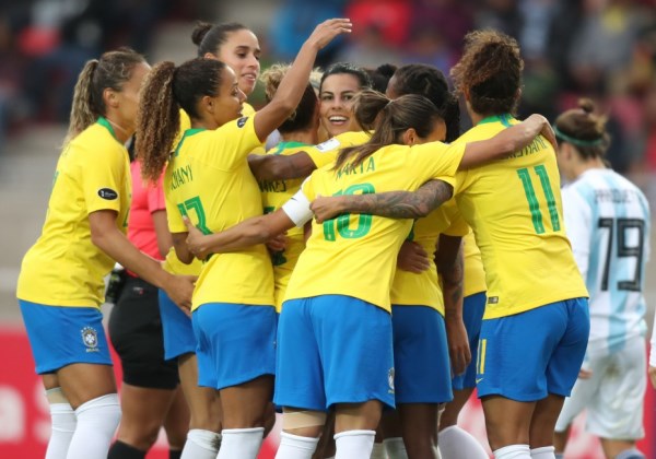 CBF oficializa candidatura do Brasil para sediar Copa feminina de 2027