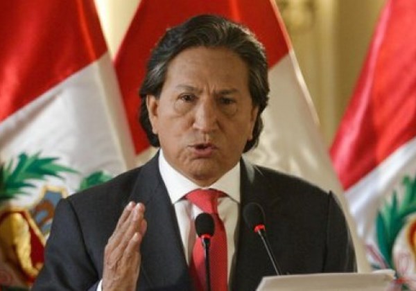 Acusado de receber propina da Odebrecht, ex-presidente do Peru se entrega às autoridades dos EUA