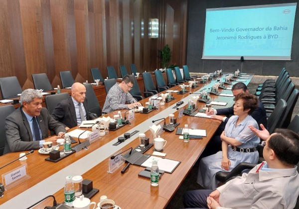ByD e Jerônimo debatem ajustes no contrato do VLT do Subúrbio
