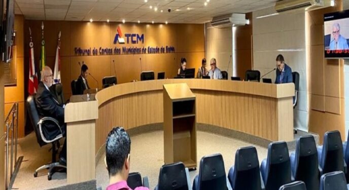 TCM aprova contas e multa 5 prefeitos baianos