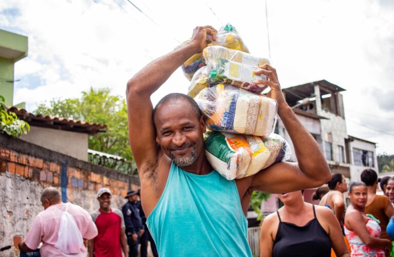Prefeitura inicia distribuição da Santa Cesta para os beneficiários dos distritos