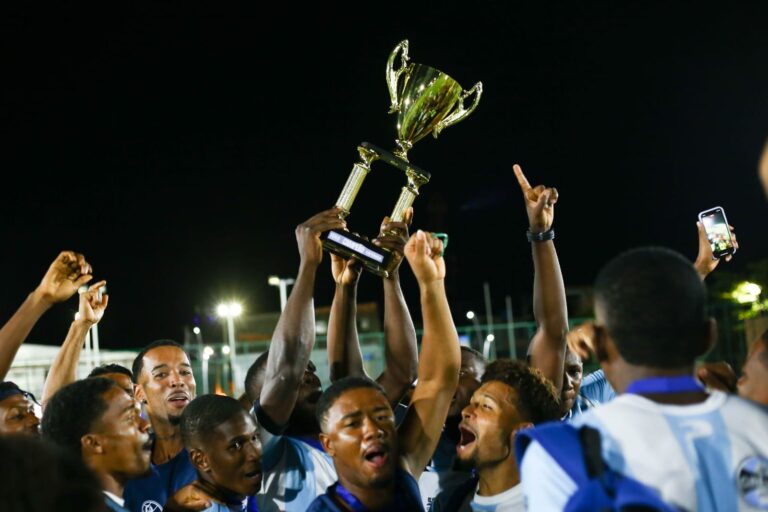 Esporte: Torcida agita Complexo de Esporte na grande final da Copa Candeias de Futebol Amador