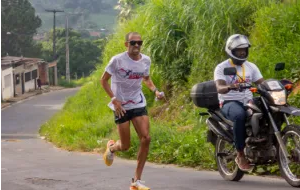 Atletas fazem 10km de percurso pelas ruas da cidade de candeias