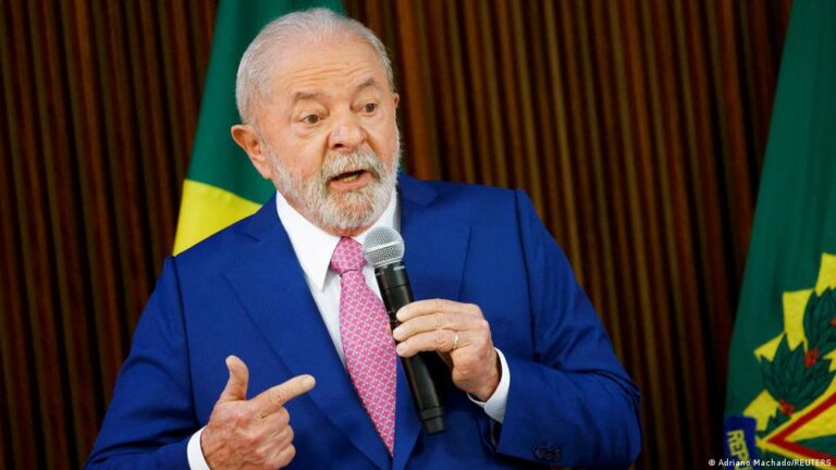 Lula anuncia aumento de R$ 18 no salário mínimo, 1,38%