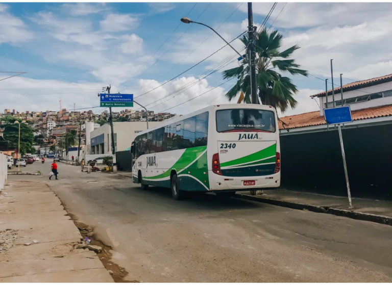 Ônibus da Jauá que fazia a linha Salvador x Candeias é assaltado