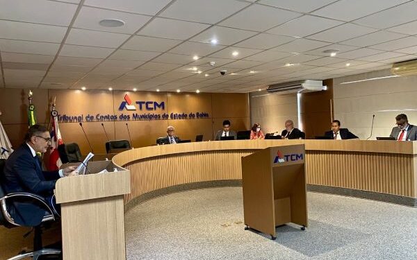 TCM baiano aprova contas de 4 prefeitos e rejeita de um ex