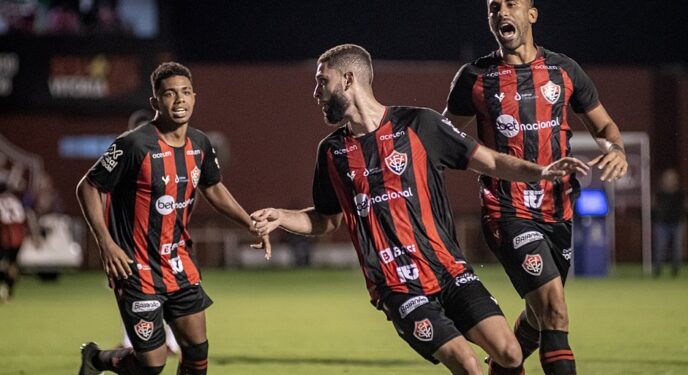Brasileiro: Vitória marca no fim e vence CRB