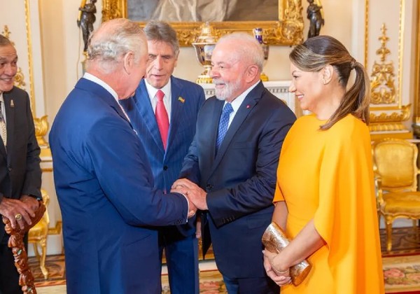 Lula e Janja se encontram com Rei Charles III no Palácio de Buckingham