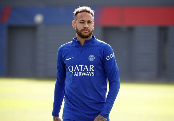 PSG negocia transferência de Neymar para Manchester United, diz jornal