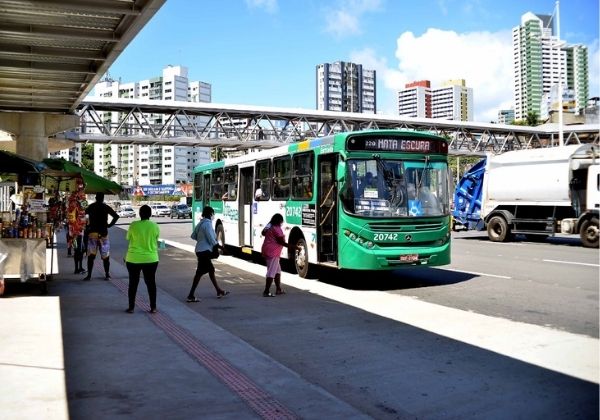 Rodoviários e motoristas por aplicativo estudam a possibilidade de greve conjunta