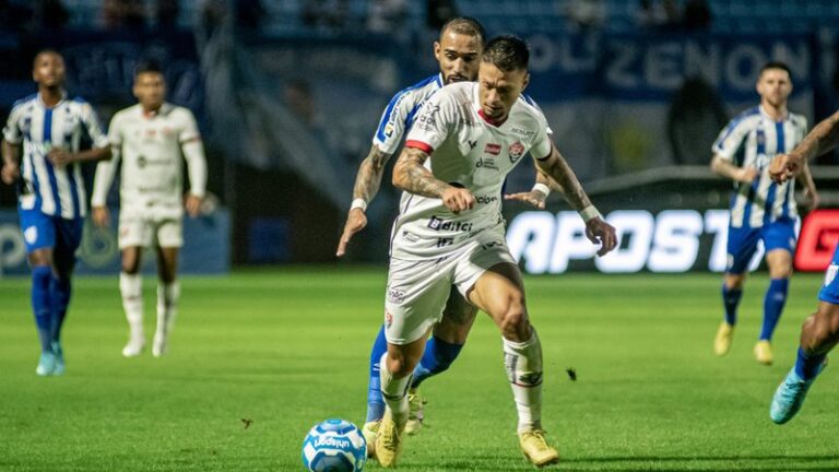 Vitória sai na frente, desperdiça chances e empata com o Avaí pela Série B