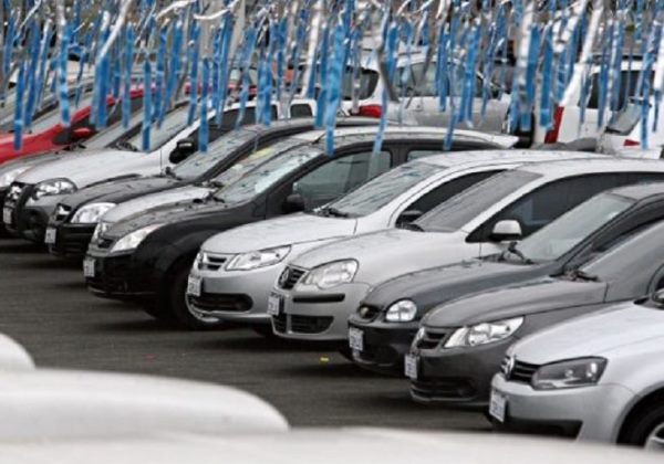 Governo anuncia desconto de até R$ 8 mil para carros e R$ 99 mil para caminhões