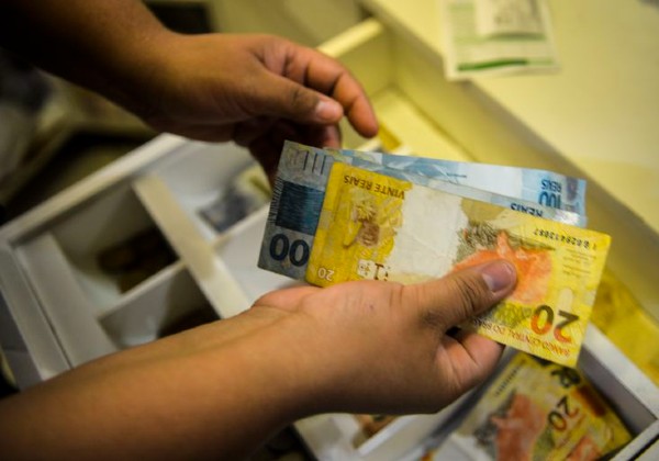 Aposentados, pensionistas e segurados poderão consultar o 13º a partir do dia 17