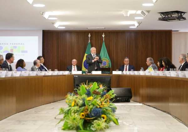 Lula pede agilidade na nomeação de aliados do governo
