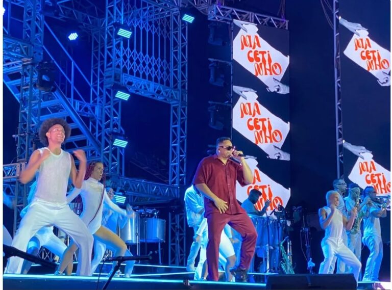 Xanddy Harmonia comemora aniversário com show em Salvador: ‘me sentindo abençoado’