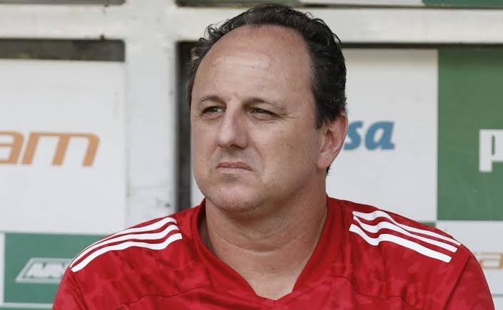 Com Paiva pressionado, Bahia faz sondagem por treinador brasileiro