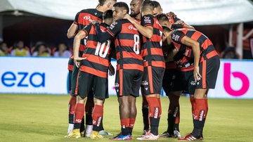 Brasileiro: Vitória marca no fim, vence a Chape e lidera