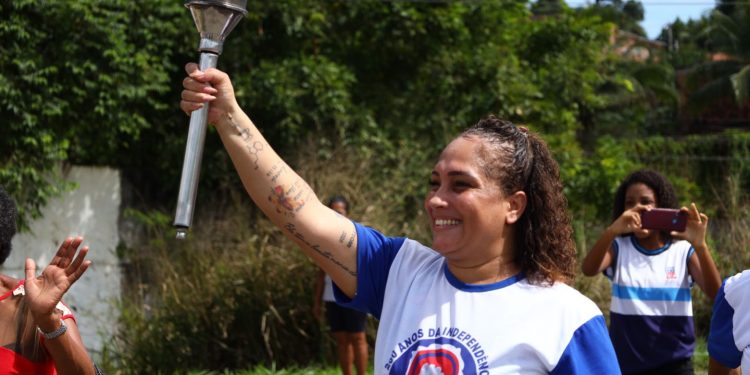 Fogo Simbólico do Bicentenário da Independência da Bahia tem passagem emocionante em Candeias
