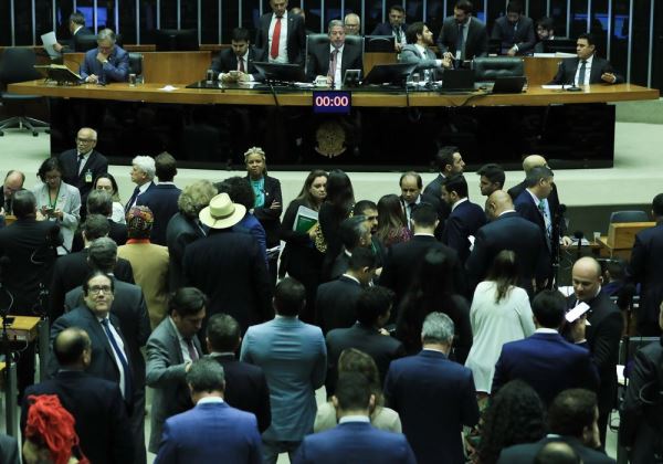 Falta de consenso adia votação da reforma tributária