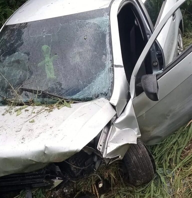 Criança morre em acidente na BA-524 em Candeias; outros dois estão feridosCarro capota na BA-524 e uma pessoa morre