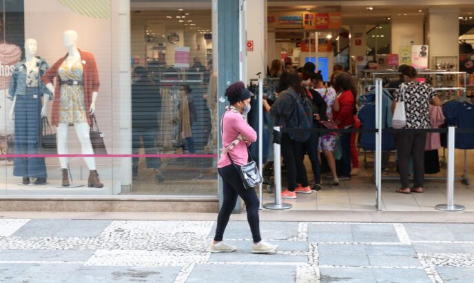 Vendas ao consumidor caíram 1% em maio ante abril, diz IBGE