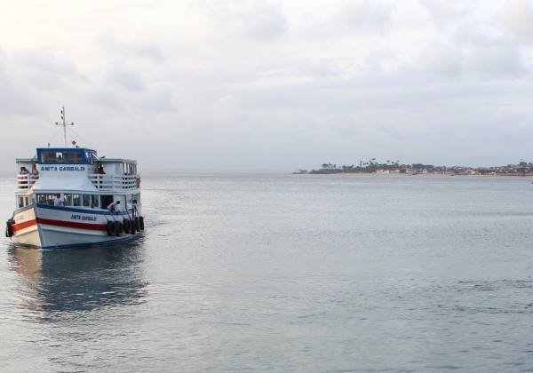 Mau tempo mantém suspensa a Travessia Salvador-Mar Grande