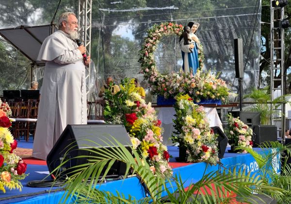 Shows, procissão e missa campal encerram festa em homenagem a Santa Dulce