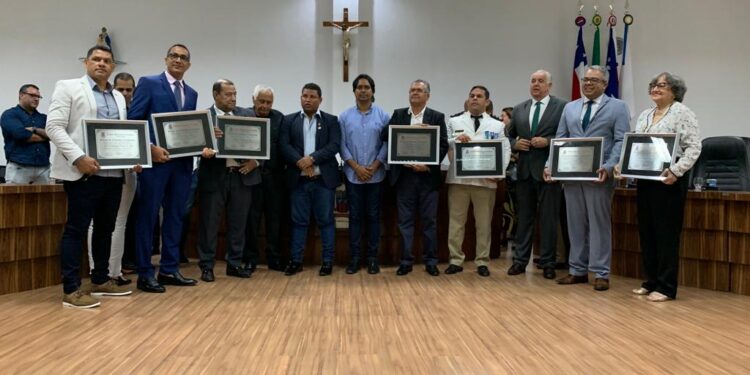 Candeias: Sessão Especial faz homenagem a pessoas que contribuíram com a cidade