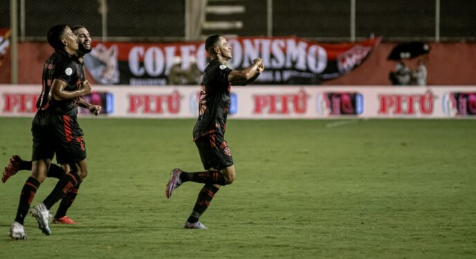 Vitória vence ABC e retoma a liderança