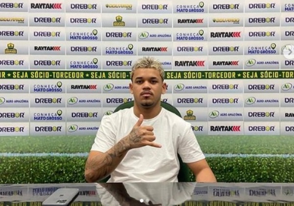 Meia João Victor Balbino deixa o Vitória e vai para o Cuiabá