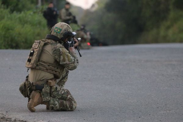 Policial federal morre durante operação contra o tráfico no bairro de Valéria; Estrada do Derba foi bloqueada