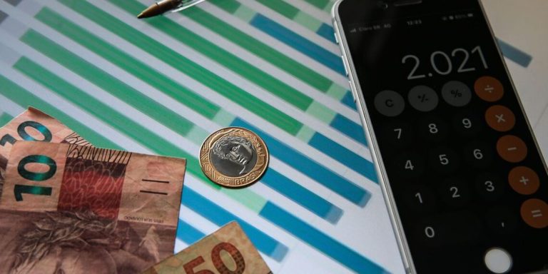 Inflação oficial sobe em agosto e atinge 4,61% em um ano, diz IBGE