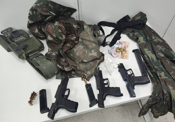 Operação no Alto das Pombas e Calabar continua e PM prende 6 fuzis, 11 pistolas e 3 granadas