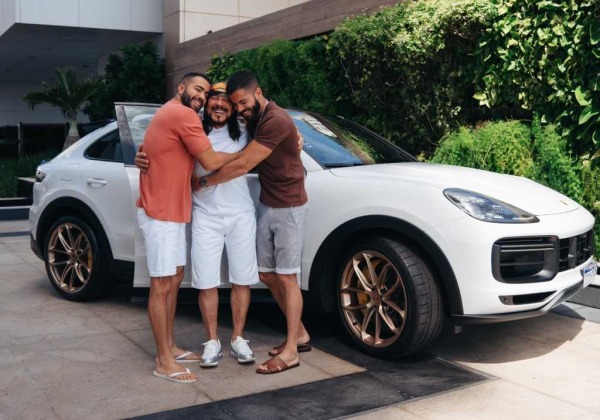 Bell Marques ganha carro luxuoso de filhos em aniversário de 71 anos; veja vídeo
