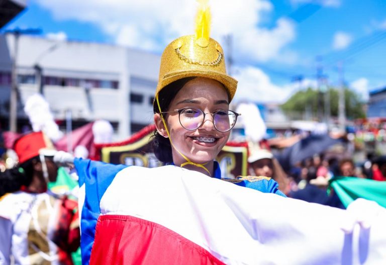 Candeias: Grande público prestigia desfile pelos 200 anos da Independência do Brasil, na Bahia