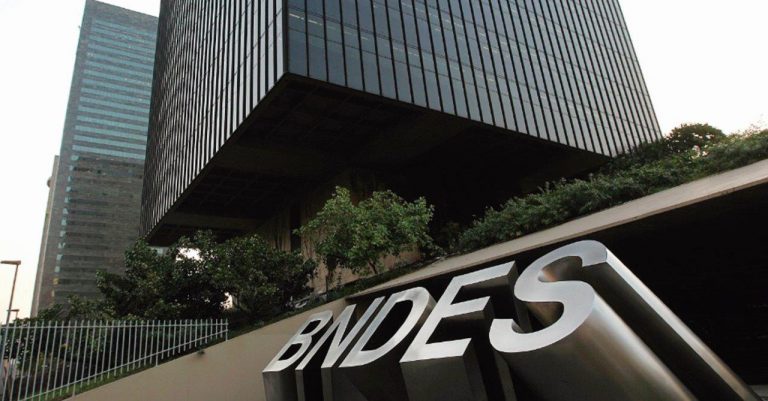 Governo Lula vai usar BNDES para financiar mísseis, tanques, munição e navios de guerra