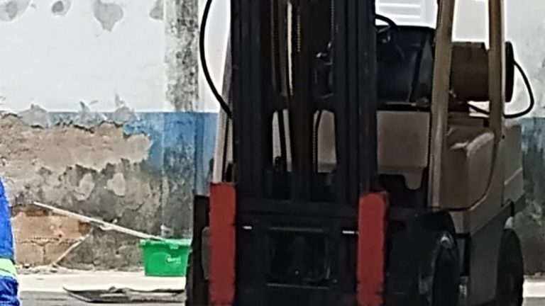 Homem é esmagado por empilhadeira e morre durante trabalho em Candeias