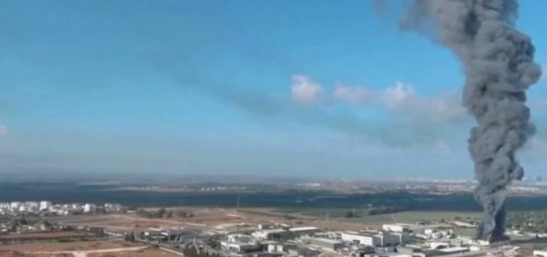 Israel intensifica bombardeios contra Gaza e afirma ter matado duas lideranças do Hamas