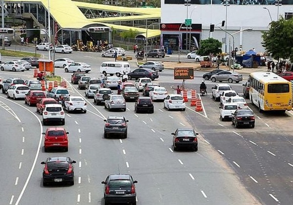 Proprietários de veículos com placa final 8 podem pagar IPVA até esta terça-feira (31)