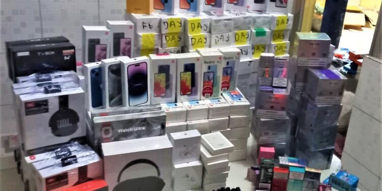 PRF apreende 2,3 mil mercadorias estrangeiras sem nota fiscal na Bahia