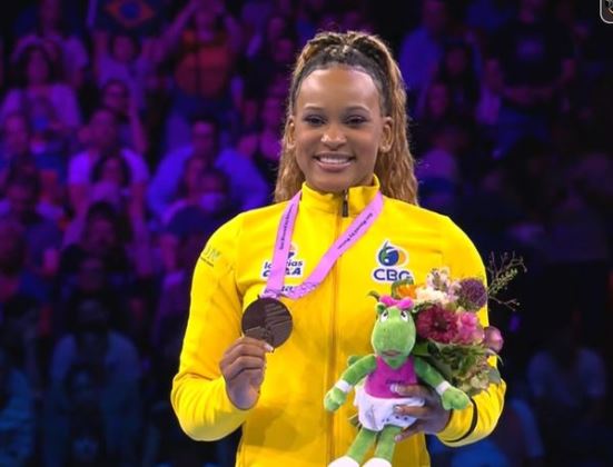 Rebeca Andrade fatura ouro no salto no Mundial de Ginástica
