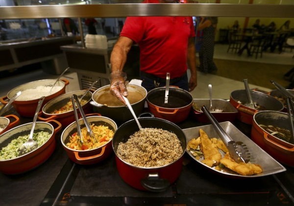Número de bares e restaurantes com prejuízo em agosto aumenta 5%