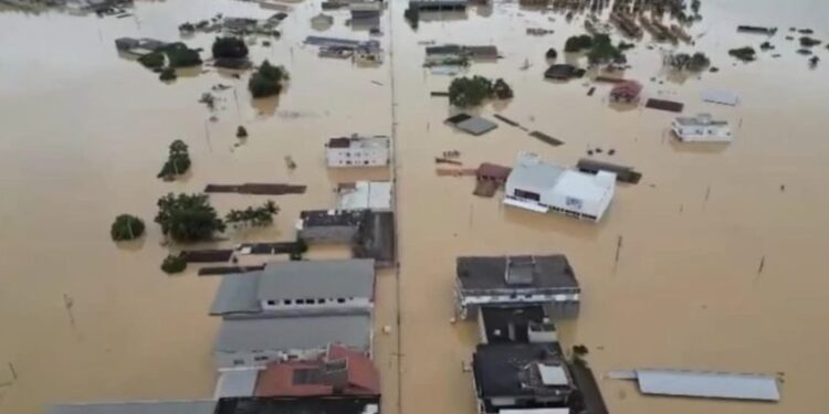 Chuva deixa 7 mortos e 3 desaparecidos no Sul do país
